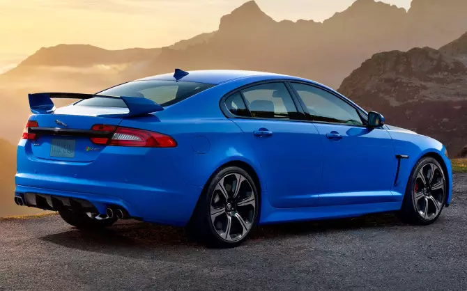 ខាងក្រោយ Jaguar XFR-S