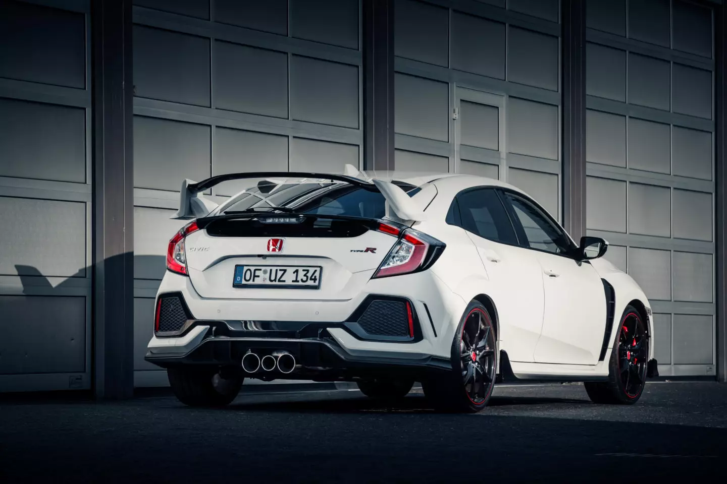 Хонда Civic Type R.