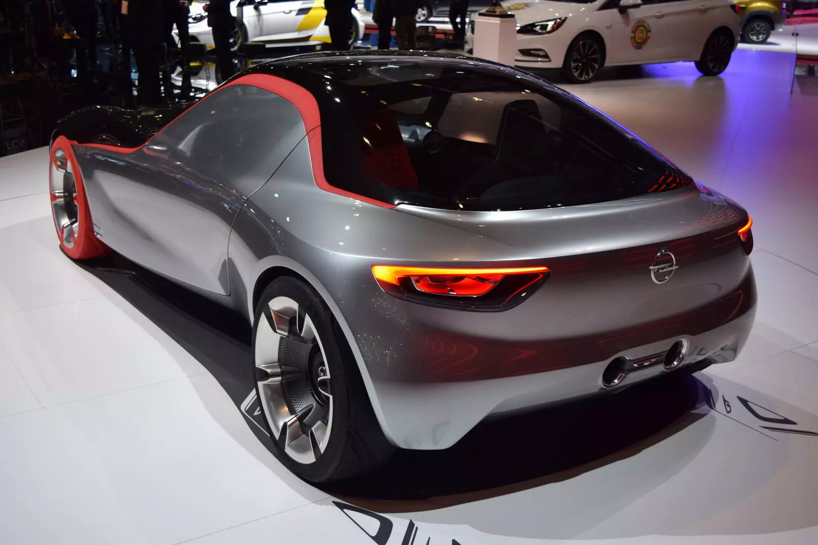 Opel GT ጽንሰ-ሐሳብ ከጄኔቫ ጋር በፍቅር 29081_2