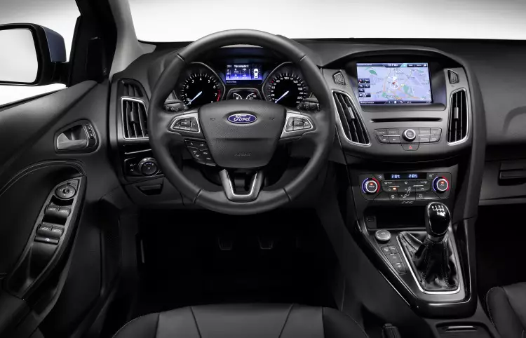 НовыйFordFocus_Interior_01