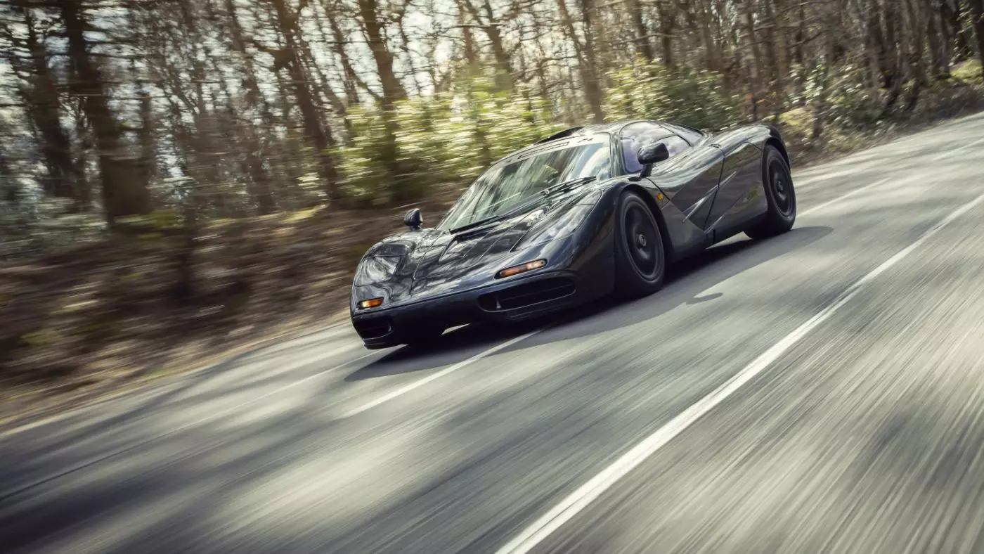 Hamyonlaringizni tayyorlang: bu McLaren F1 sotiladi 29301_1