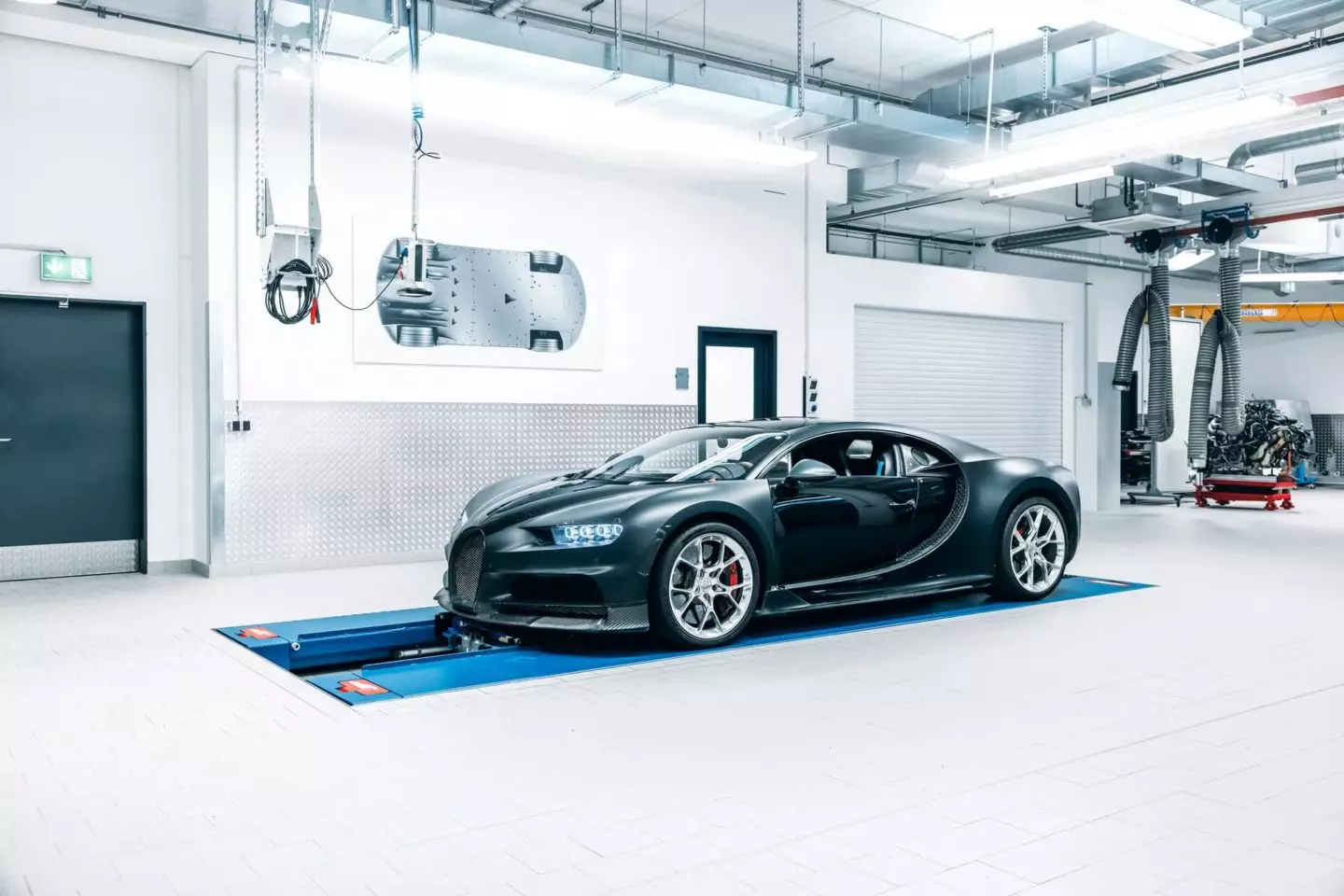 Bugatti Chiron 4-005. په 74,000 کیلومتره او اته کلنۍ کې، دې پروټوټایپ د Chiron په جوړولو کې مرسته وکړه 2937_3