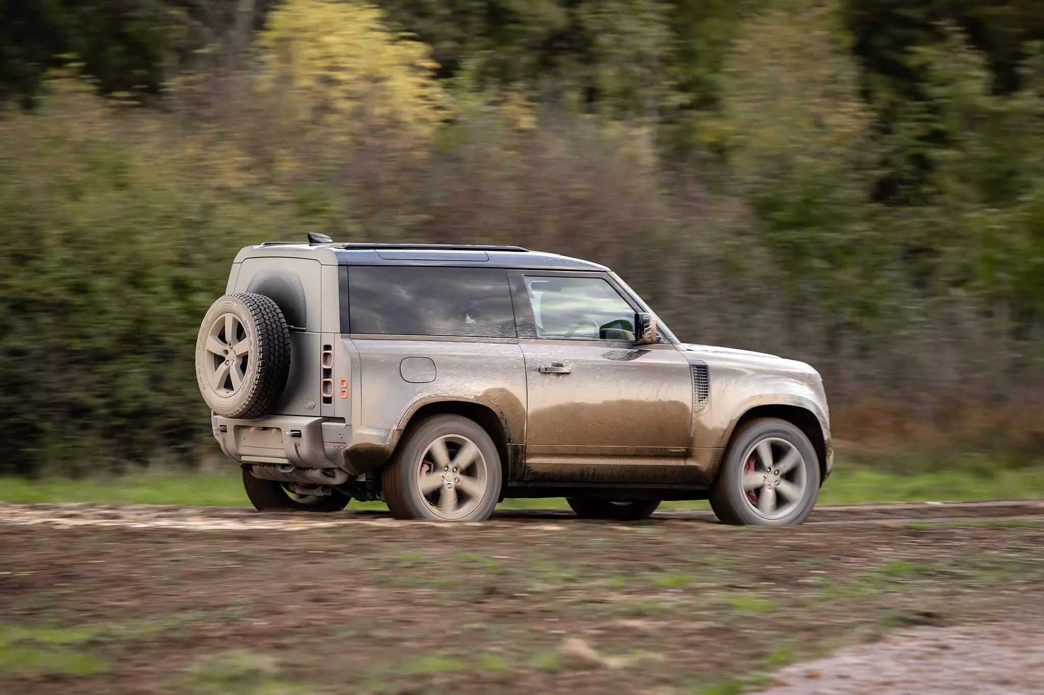 Myugariro wa Land Rover 90