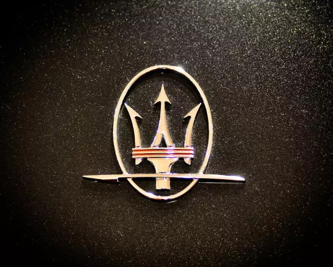 maserati-лого-кругла-протяжка