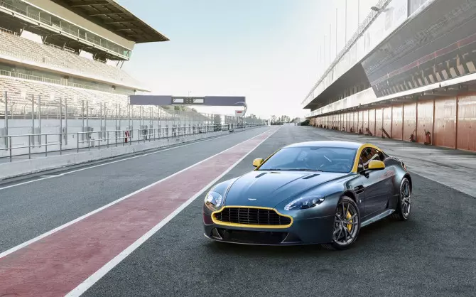 2014-एस्टन-मार्टिन-V8-Vantage-N430-स्टेटिक-1-1280x800