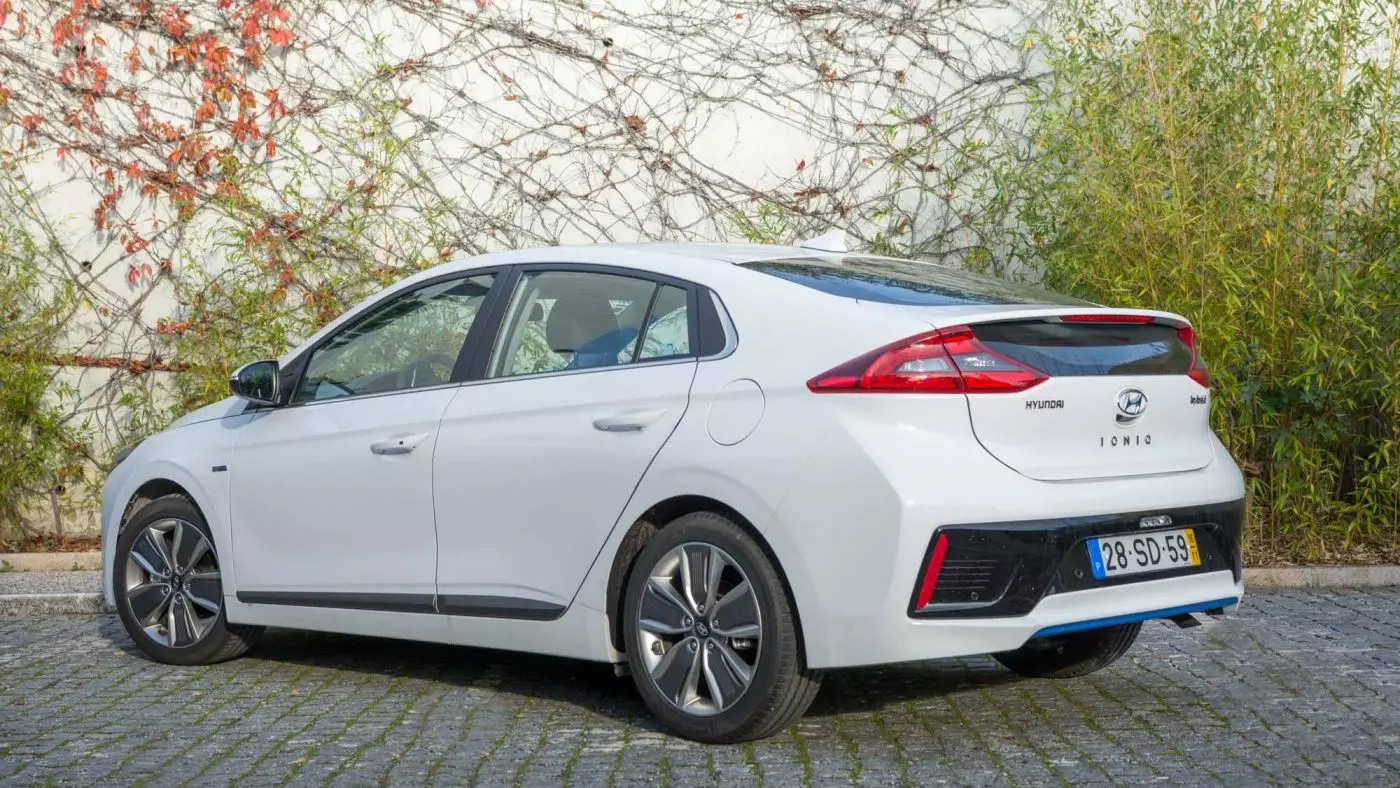 Hyundai Ioniq Hybrid: Juurihybridi 3003_2