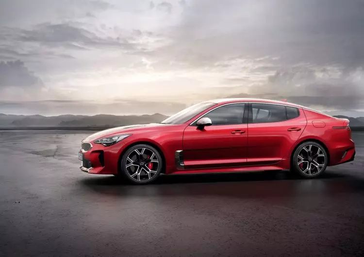 Tayangan munggaran ngeunaan Kia Stinger anyar 30382_1