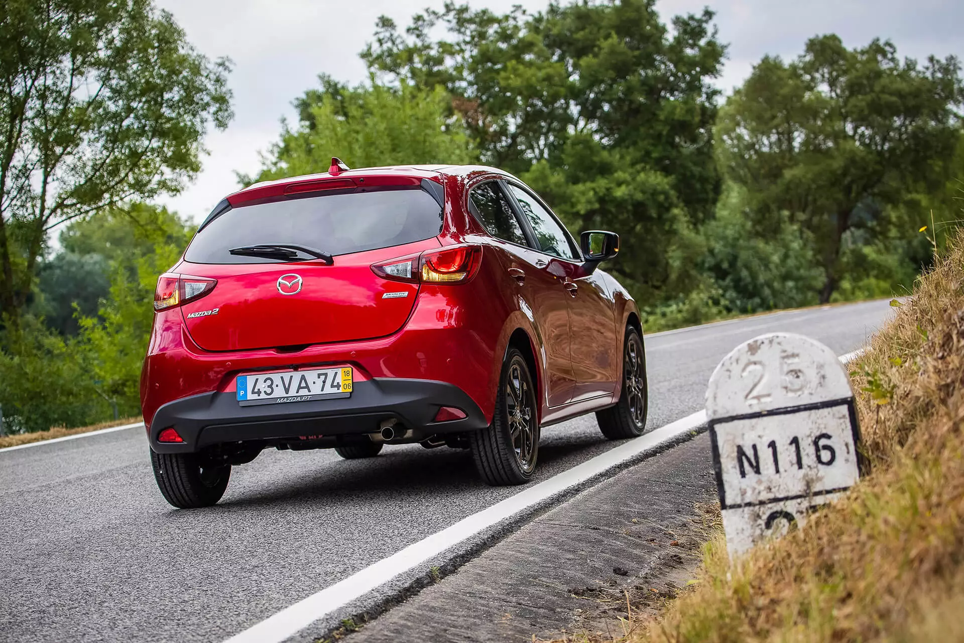 Siye savavanya i-Mazda2 Advance Navi. Izixhobo ezingakumbi, ezinqweneleka ngakumbi? 3056_1