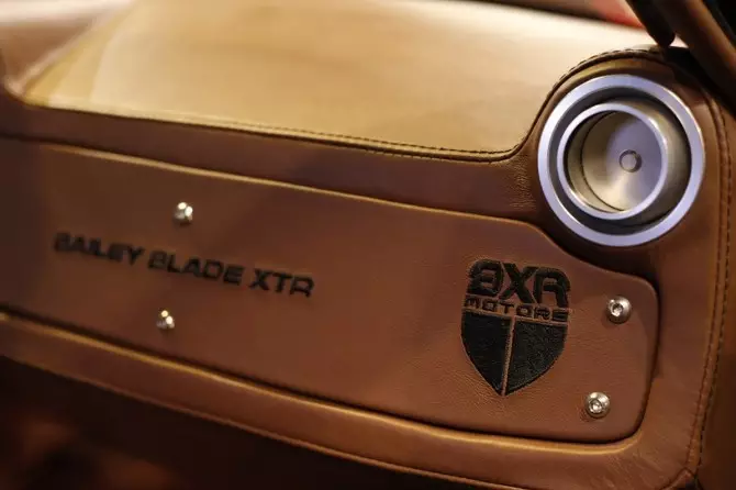 2014-BXR-Motors-Bailey-Blade-XTR-Daxili-İdarə Paneli-1280x800