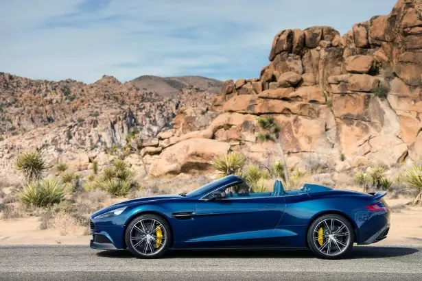 New-Aston-Martin-Vanquish-Stearing Wheel-Cabriolet 5