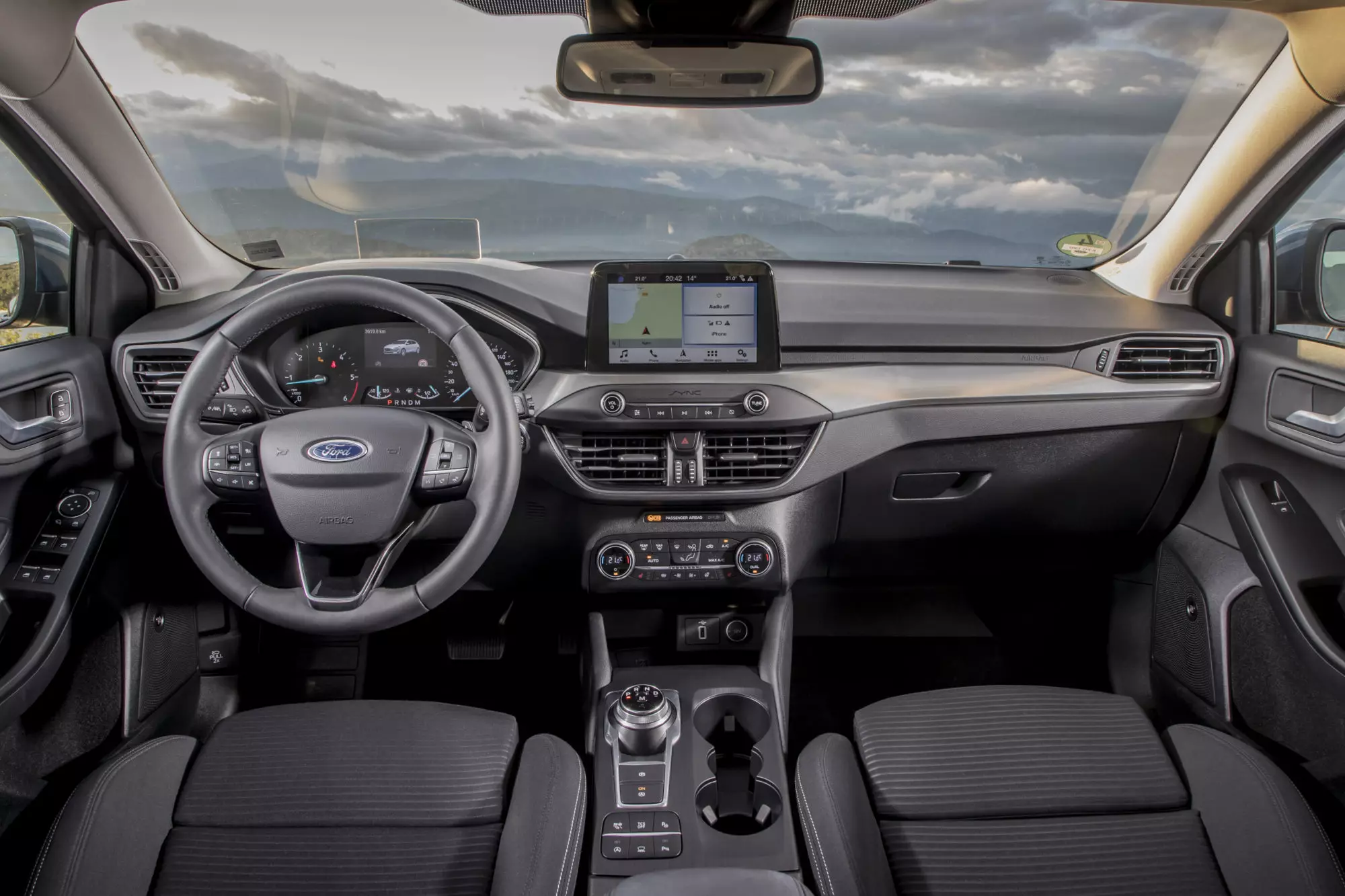 Interior Ford Focus baru dalam versi Titanium.