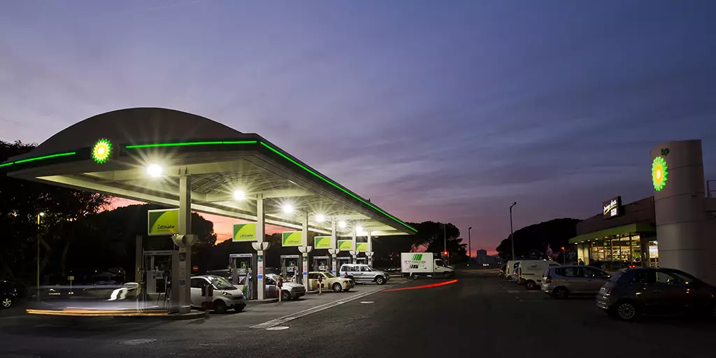 gas station_bp_restelo_night