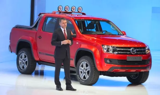 VW Amarok Canyon: ମୋଟା ଦା ards ି ଥିବା ପୁରୁଷମାନଙ୍କ ପାଇଁ! 30900_1