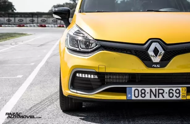 Renault Clio RS 200 EDC పరీక్ష 05