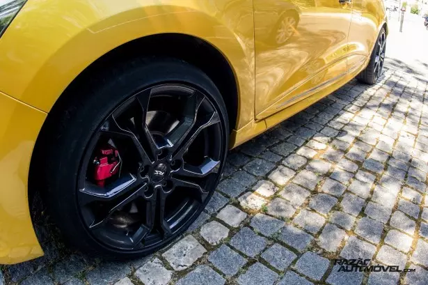 Renault Clio RS 200 EDC ሙከራ 23