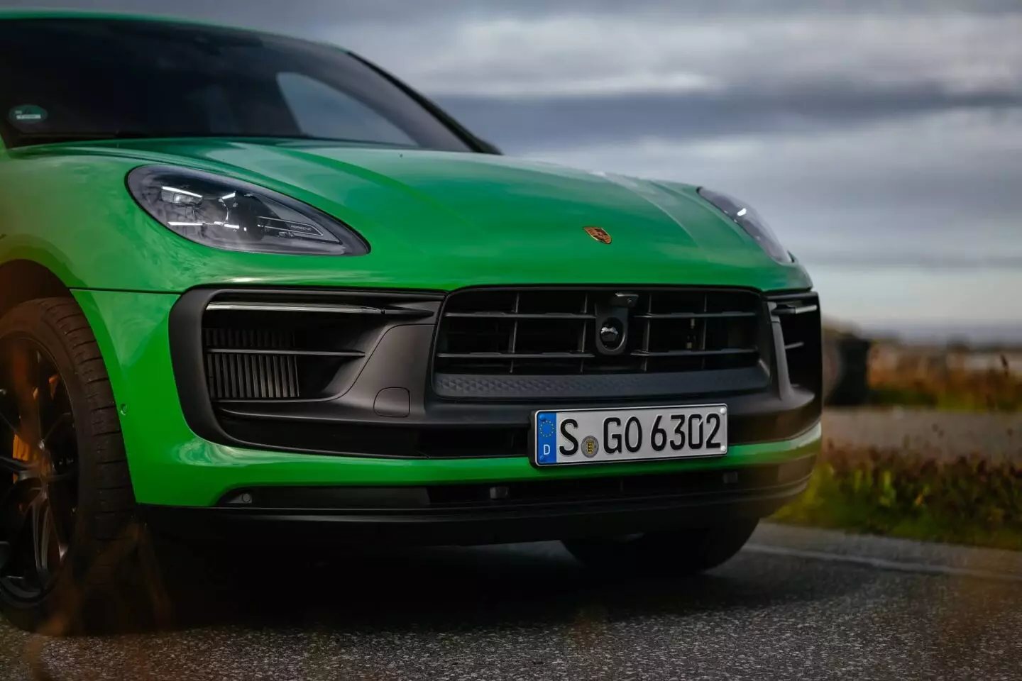 Green Khaki Porsche Macan