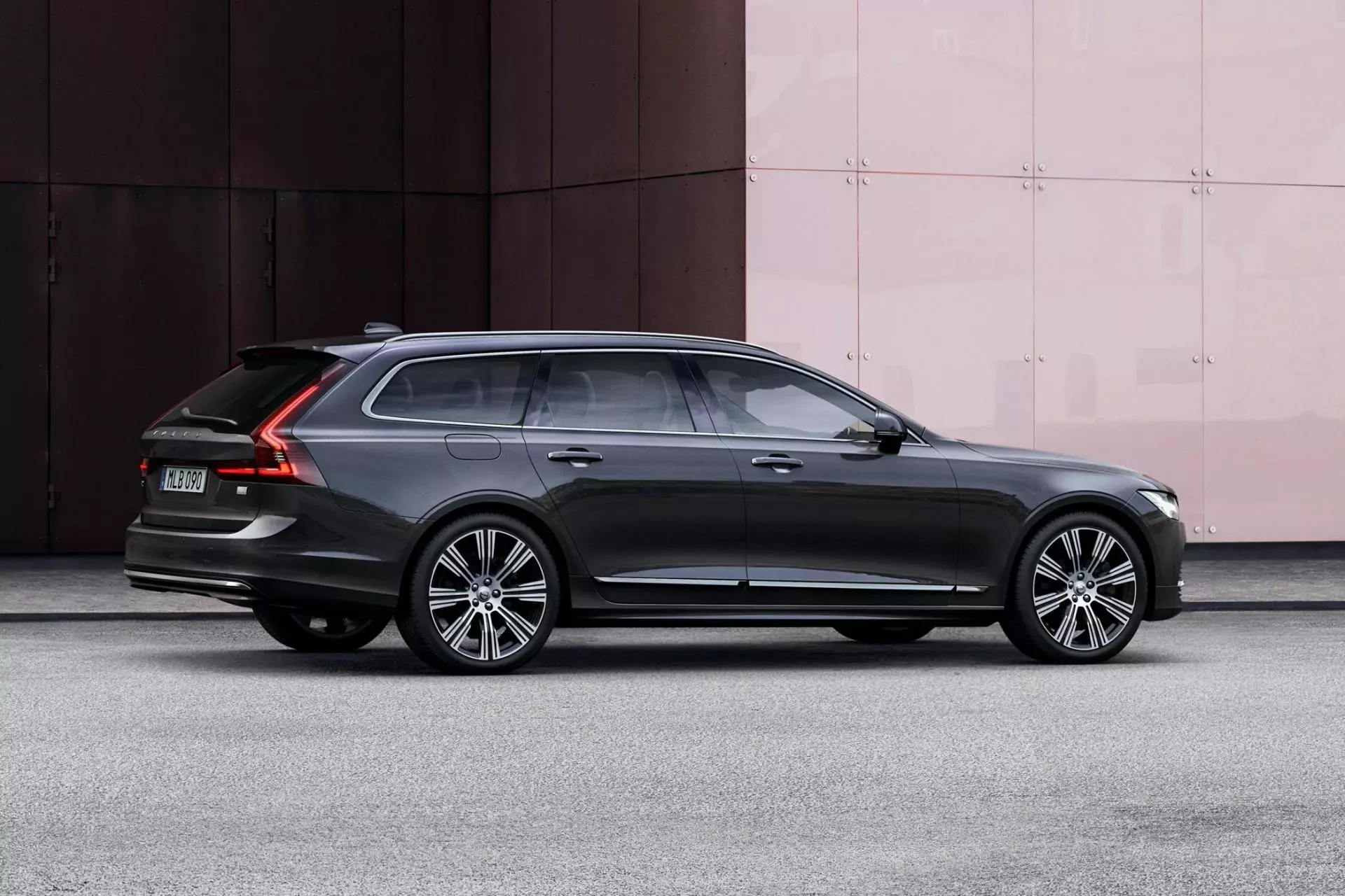 Volvo V90 2020 года