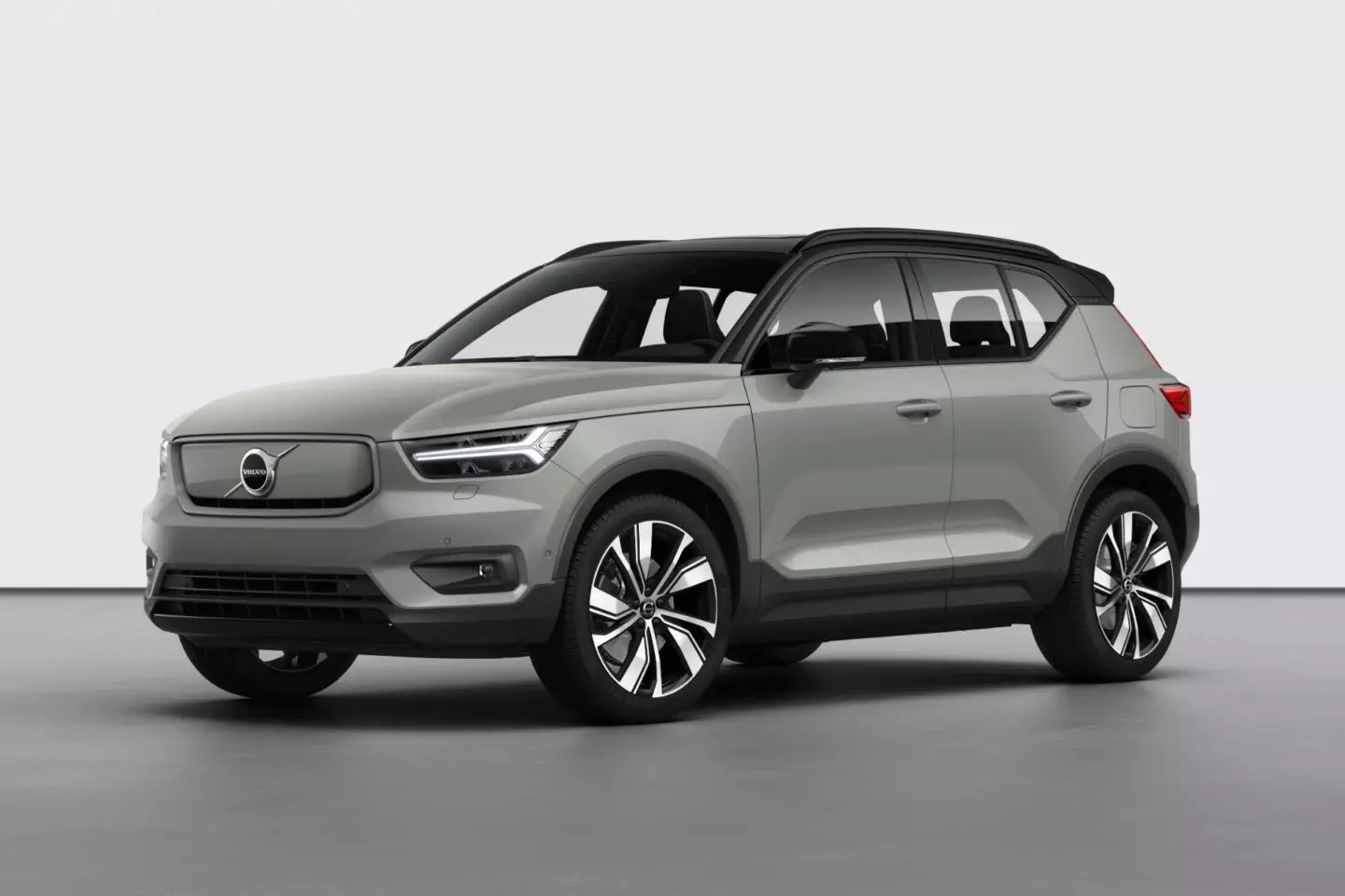 Volvo XC40 დამუხტულია