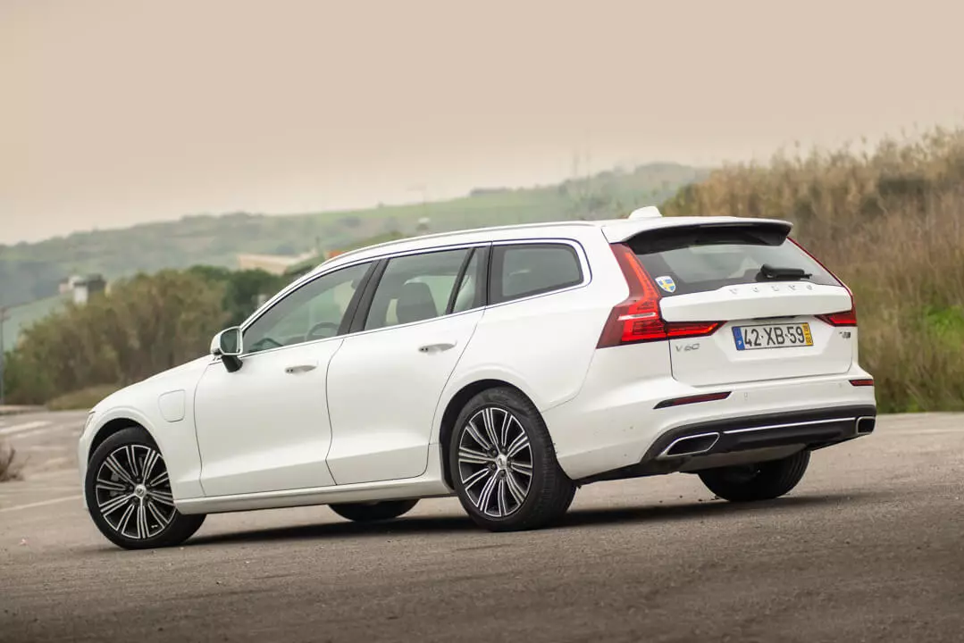 Volvo V60 T8 انکرپشن ٹوئن انجن AWD-18