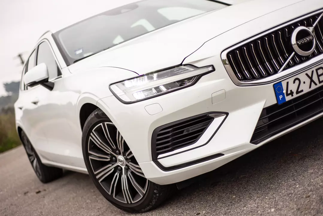 ቮልቮ V60 T8 ጽሑፍ መንታ ሞተር AWD