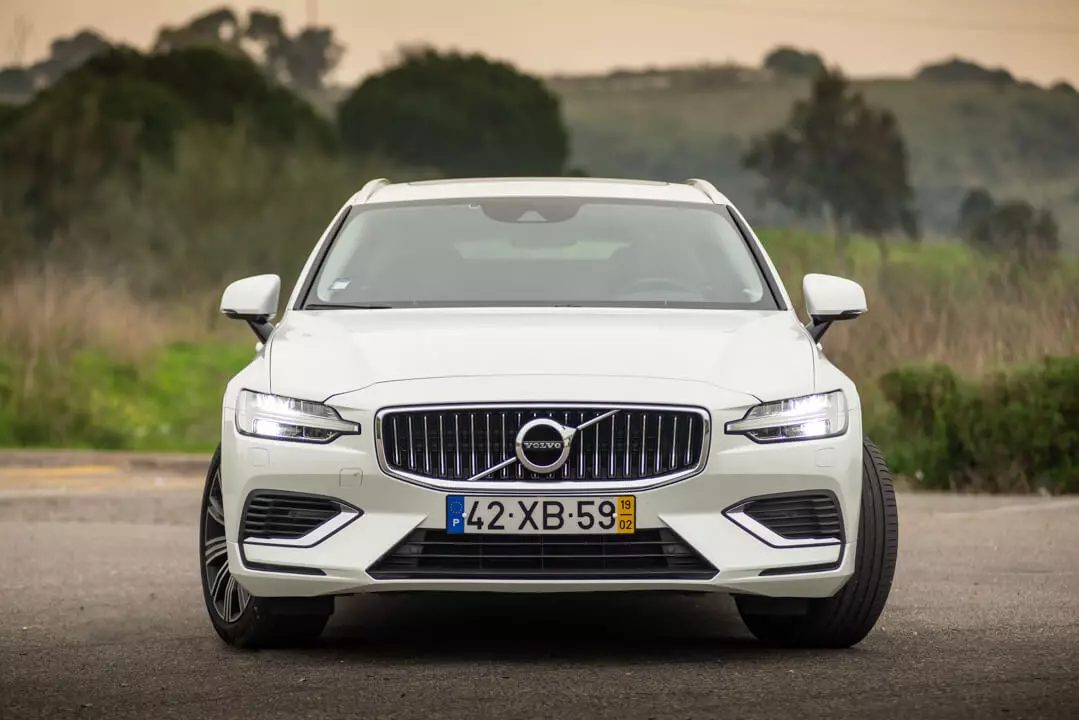 Volvo V60 T8 ශිලාලේඛන ද්විත්ව එන්ජිම AWD