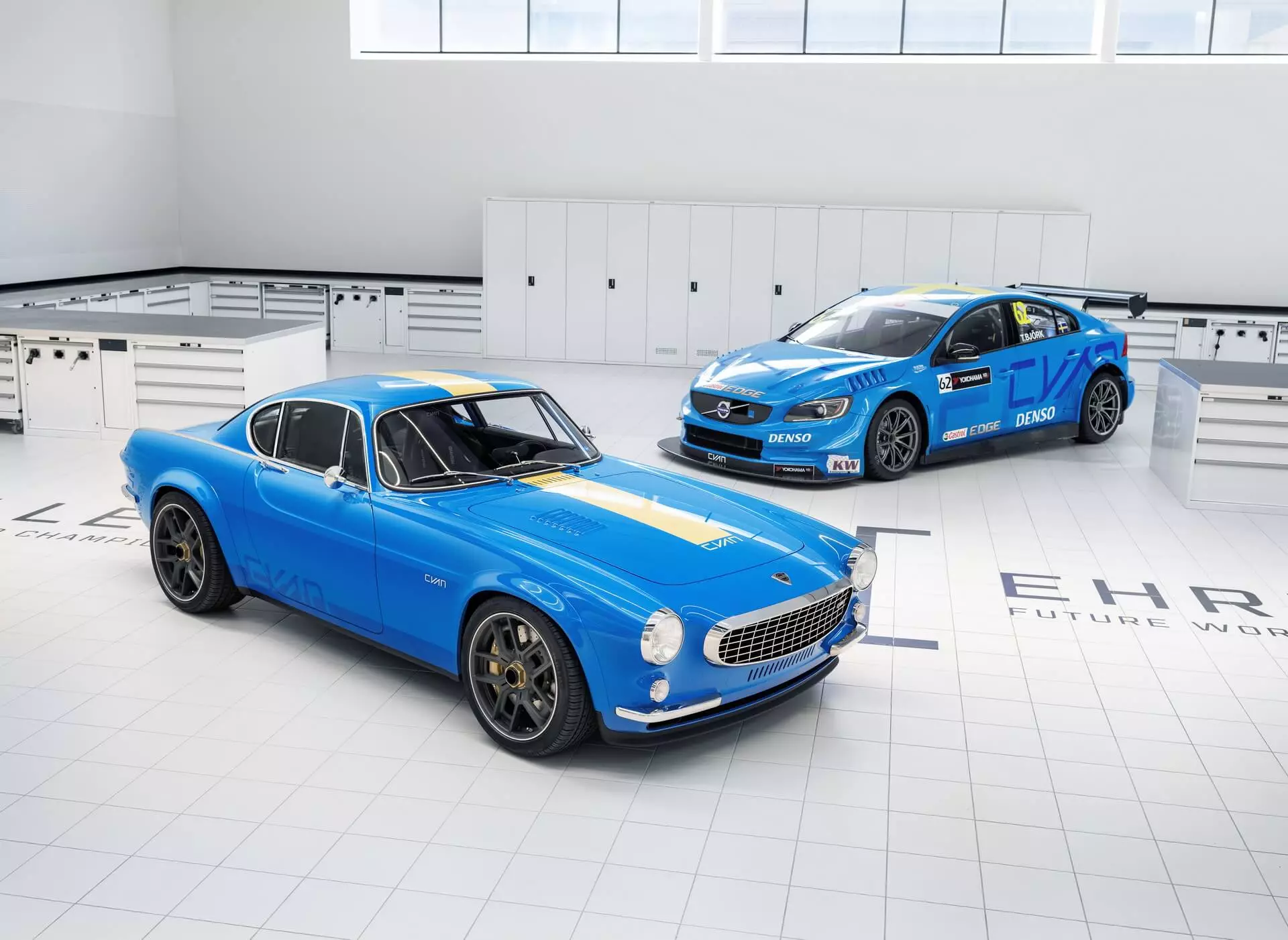 Volvo P1800 Cyan et S60 TC1