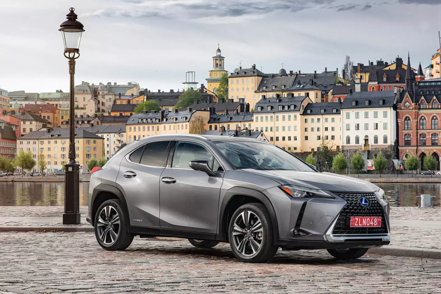 I-Lexus UX 250h