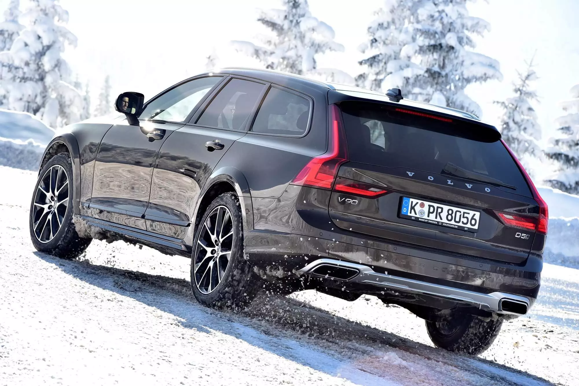 V90 cross country. Volvo v90 Cross Country 2016. Вольво v90 d5. Volvo v90 d5. Комплектации Volvo v90 Cross Country.