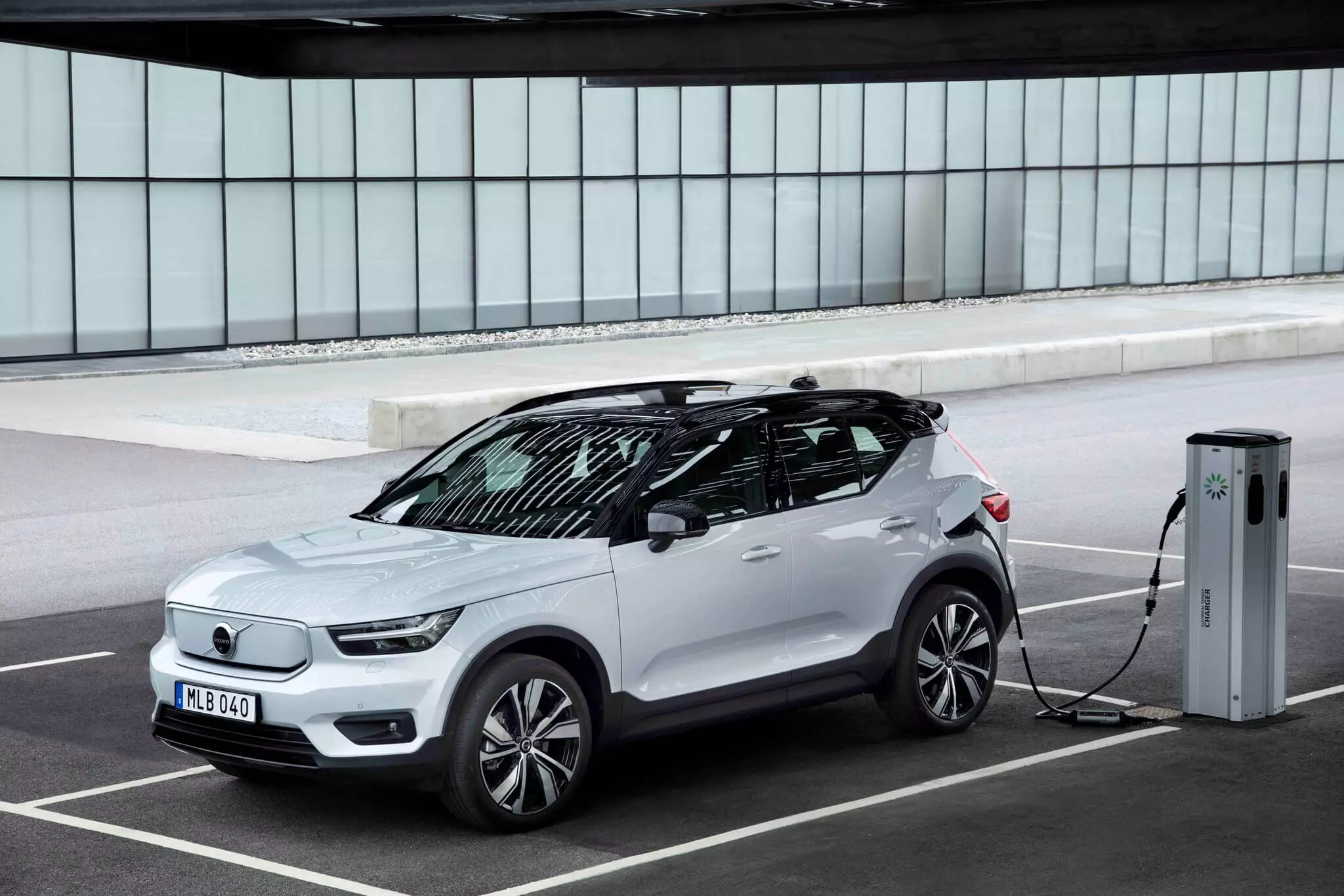 Volvo XC40 Презареждане