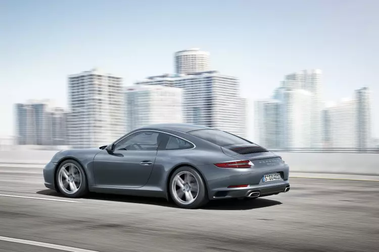 2016-Porsche-911-6