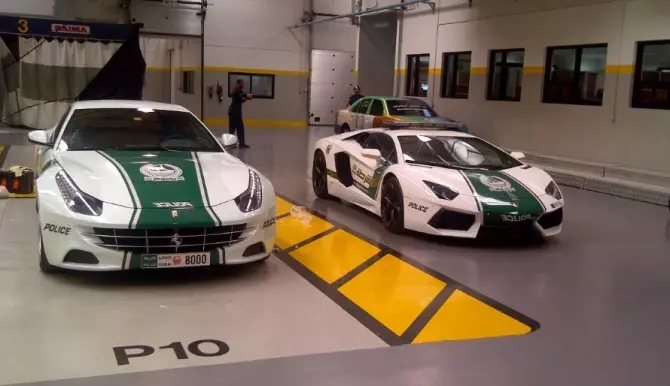 dubai police ferrari ff lamborghini aventador