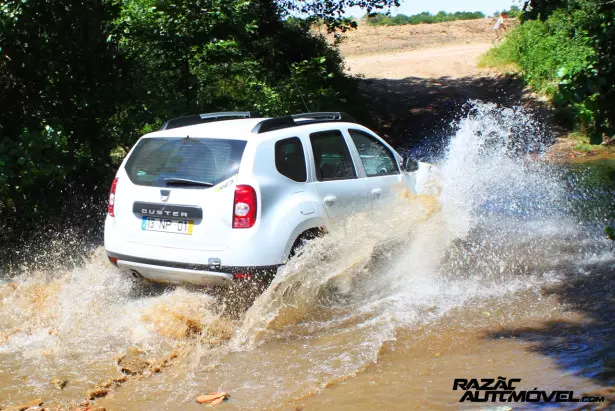 Dacia Duster 2013 година