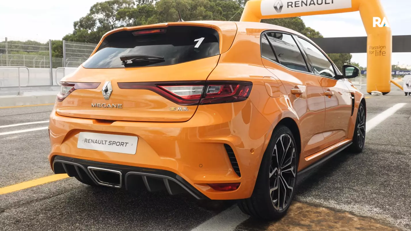 Estoril pallasida yangi Renault Mégane R.S rulida 3208_1