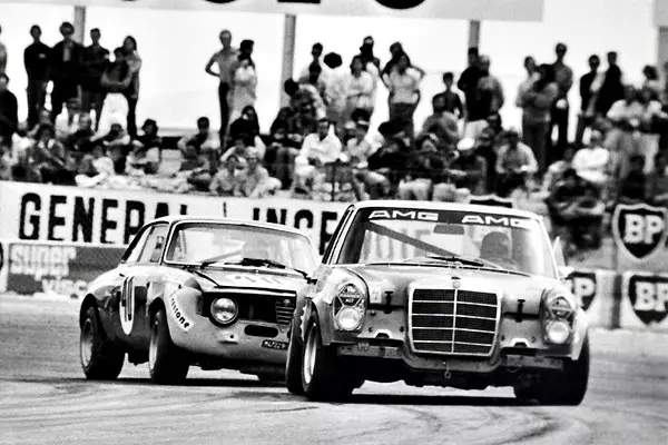 AMG 300 SEL sy Alfa Romeo GTA