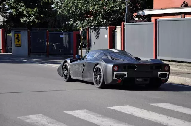 Ferrari F70 catturata per le strade di Maranello 32300_1