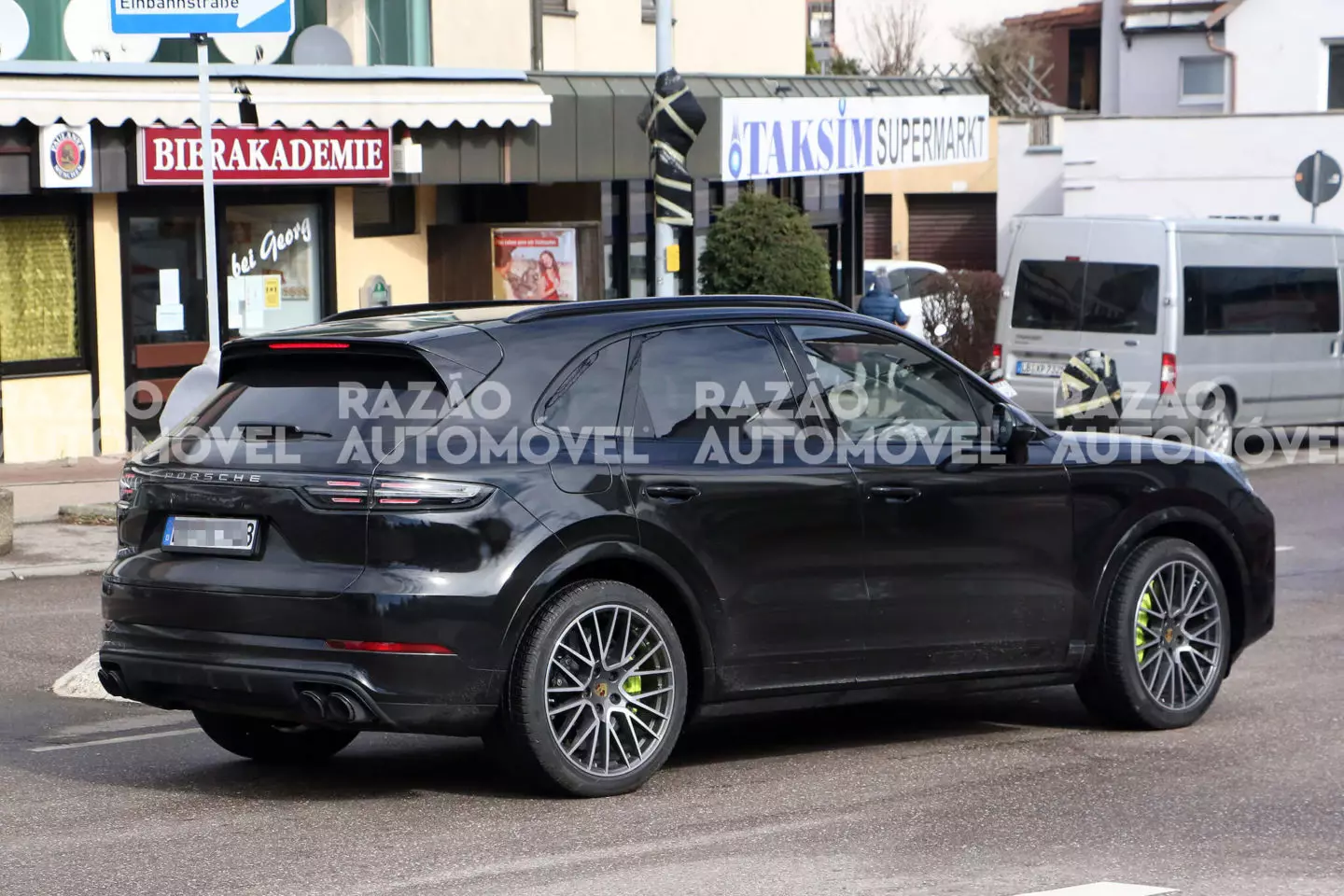 Шпионски фотографии на Porsche Cayenne 2021 година