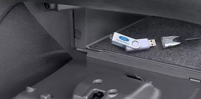 صندوق موسيقى Ford USB: ملحق مفيد للغاية 32892_1