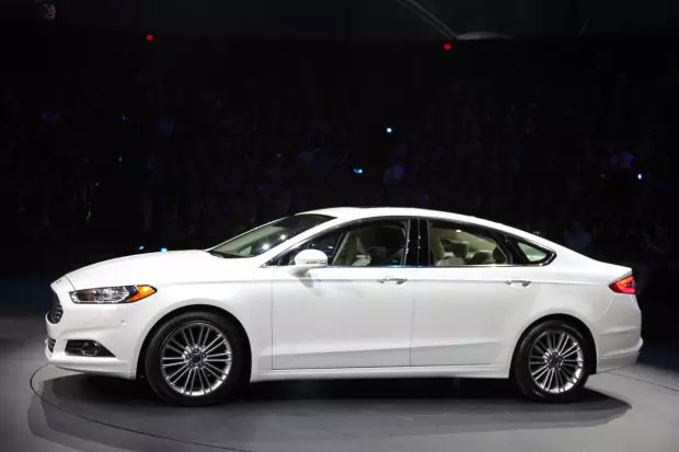 Ford Mondeo / Fusion 2013 Detroit හි ඉදිරිපත් කරන ලදී 32894_2