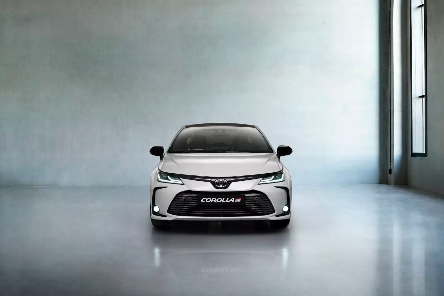 GR SPORT ද Toyota Corolla Sedan මත පැමිණියේය 3311_2