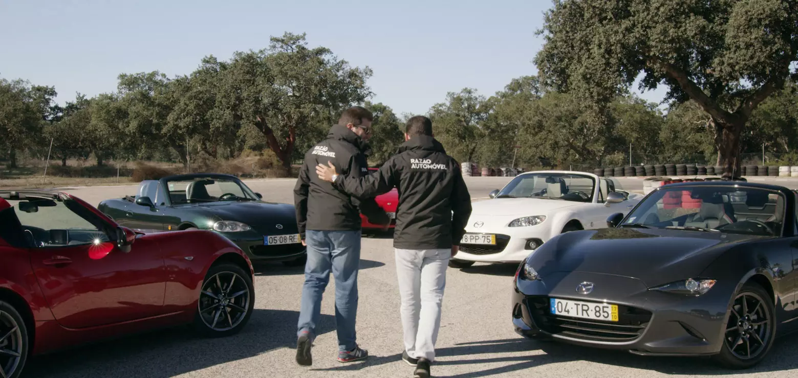 Si Diogo ug Guilherme sa upat ka henerasyon sa Mazda MX-5