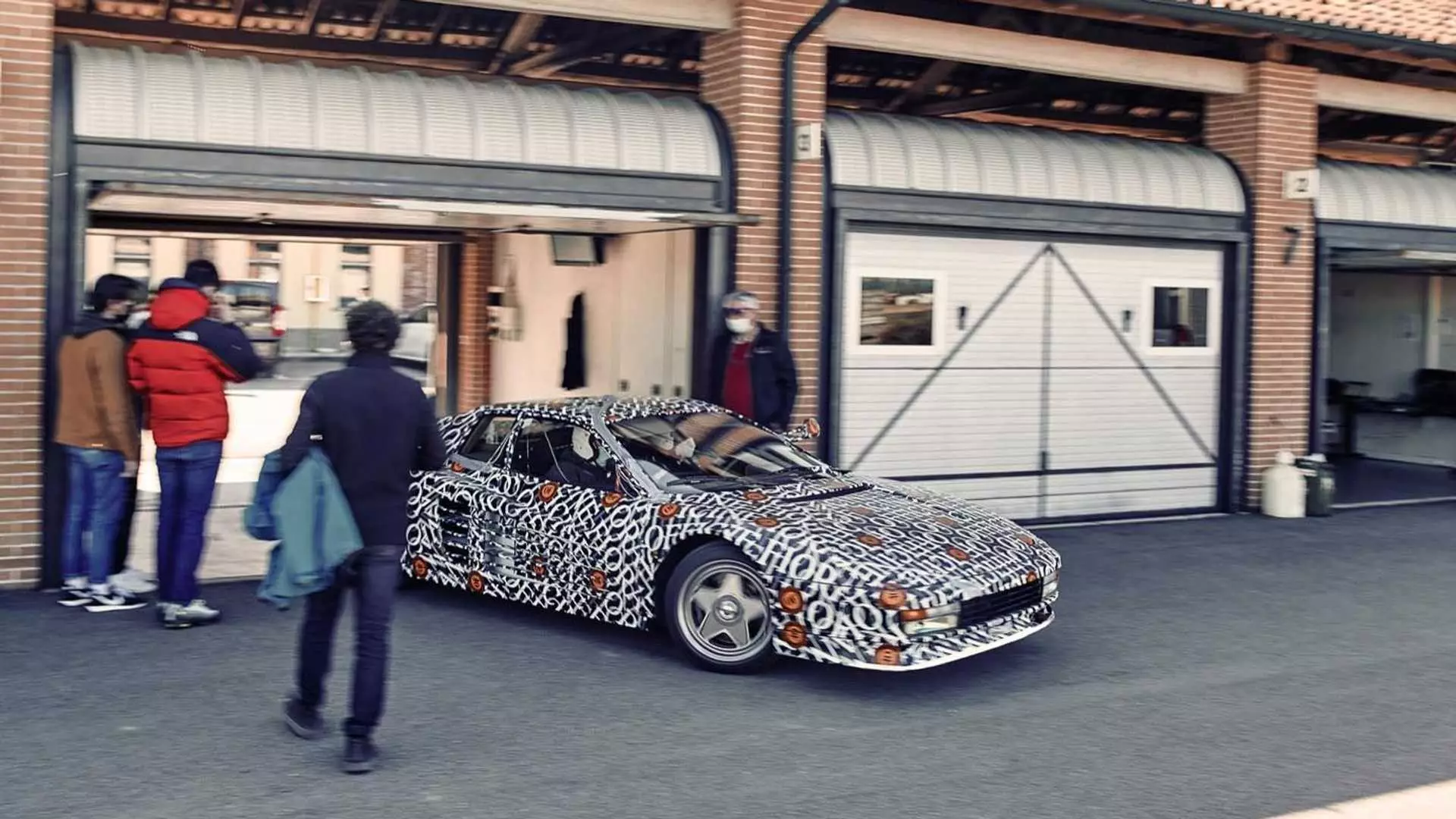 Рестомод Ferrari Testarossa-ны 300 км/сағ жылдамдықтан асырғысы келеді
