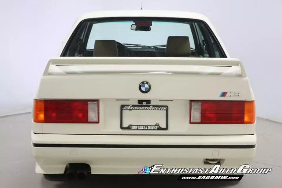 آخری BMW E30 M3 امریکہ میں 176 ہزار یورو میں فروخت کے لیے فروخت ہوئی۔ 3429_2