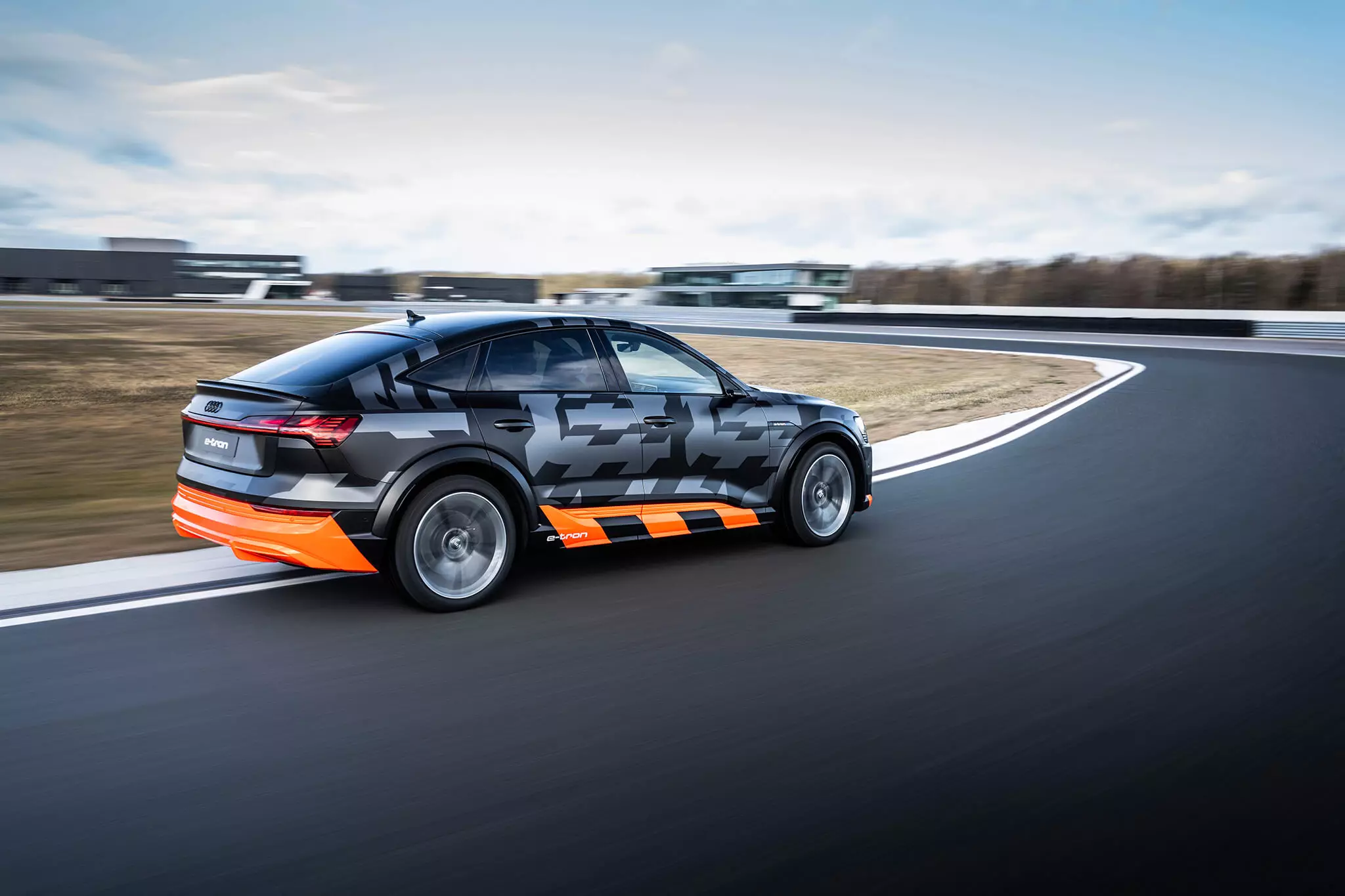 រថយន្ត Audi e-tron S Sportback