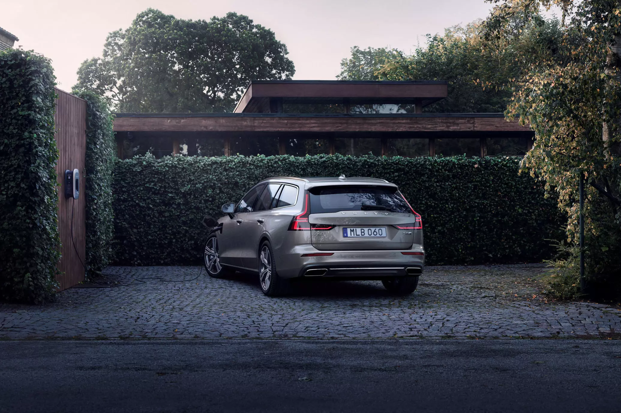 Volvo V60 T8 Csatlakoztassa a hibridet