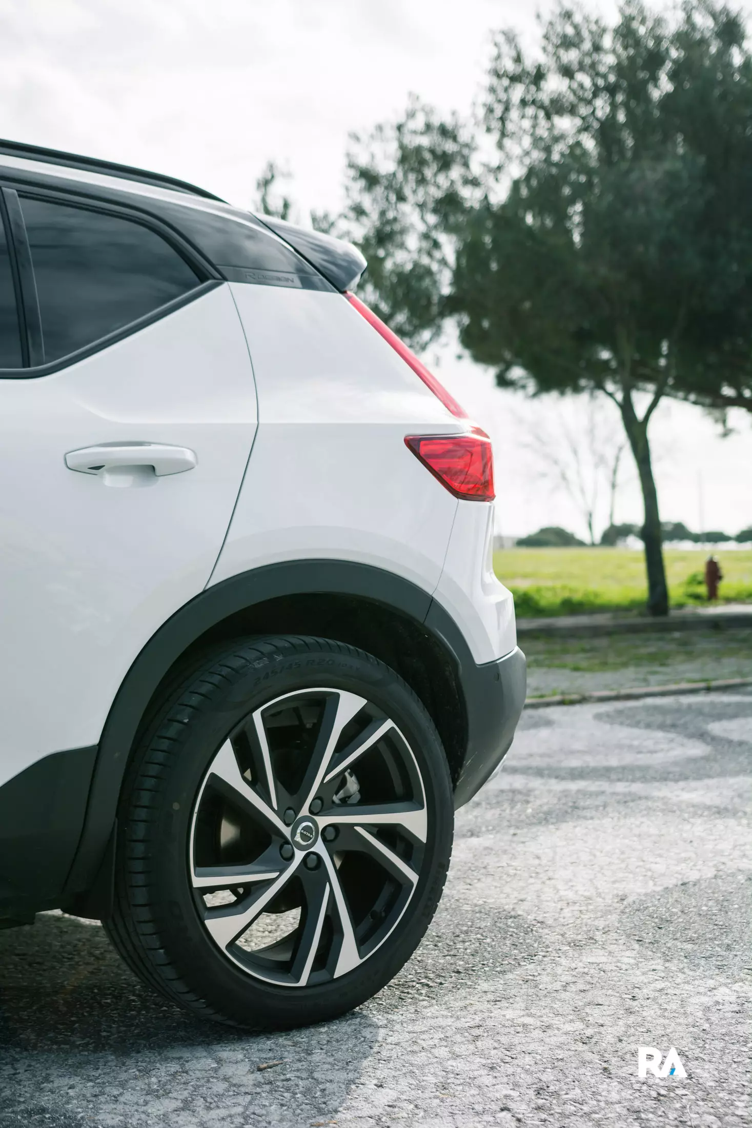 Volvo XC40 D4 AWD R-ډیزاین