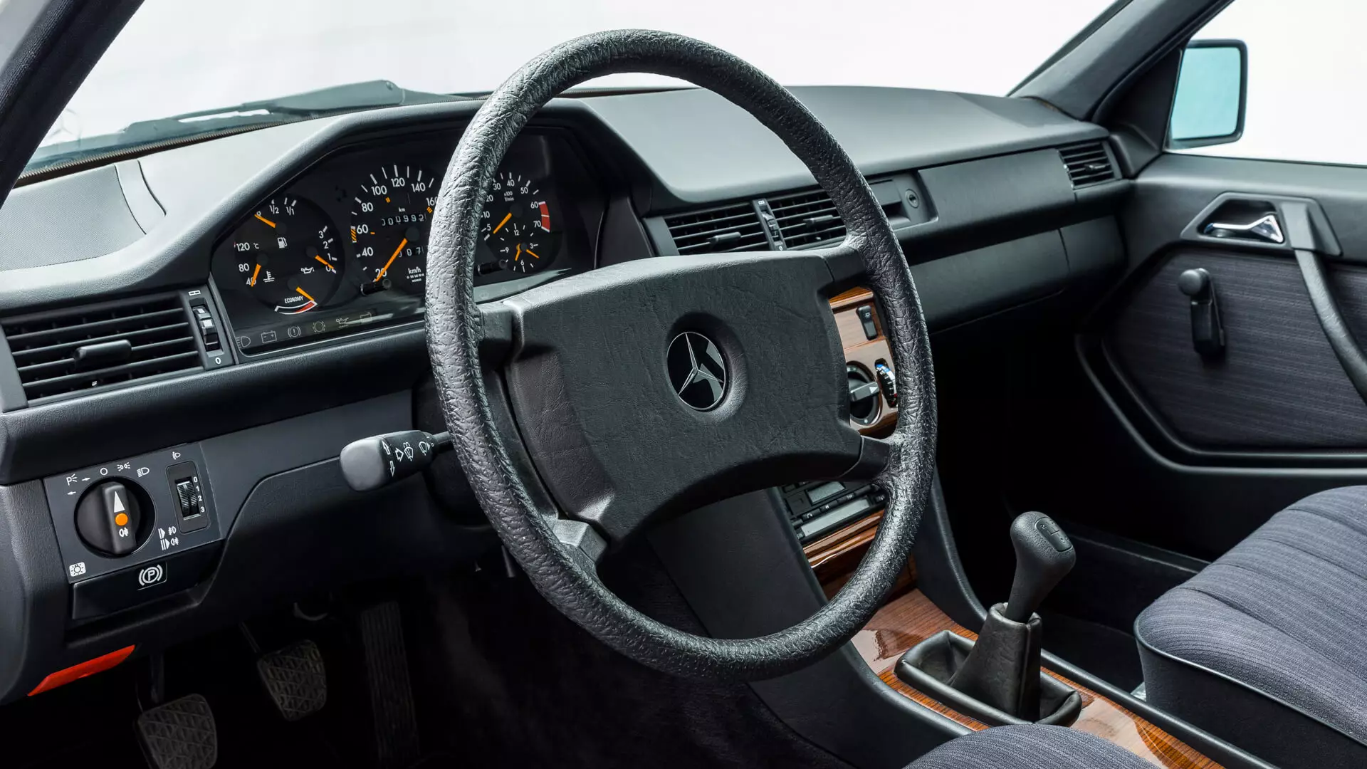 Mercedes-Benz W124