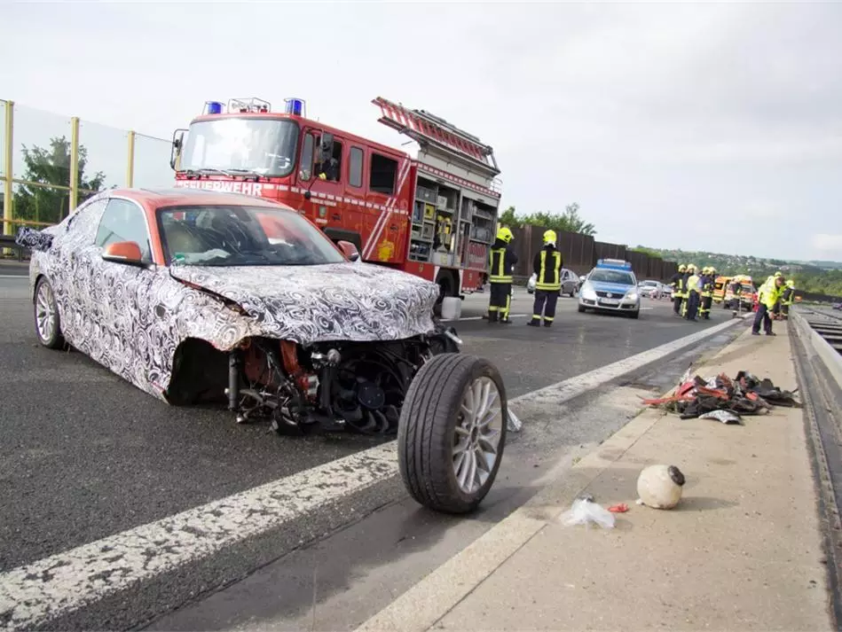 BMW 2-serie Coupé kraschade på motorvägen under tester