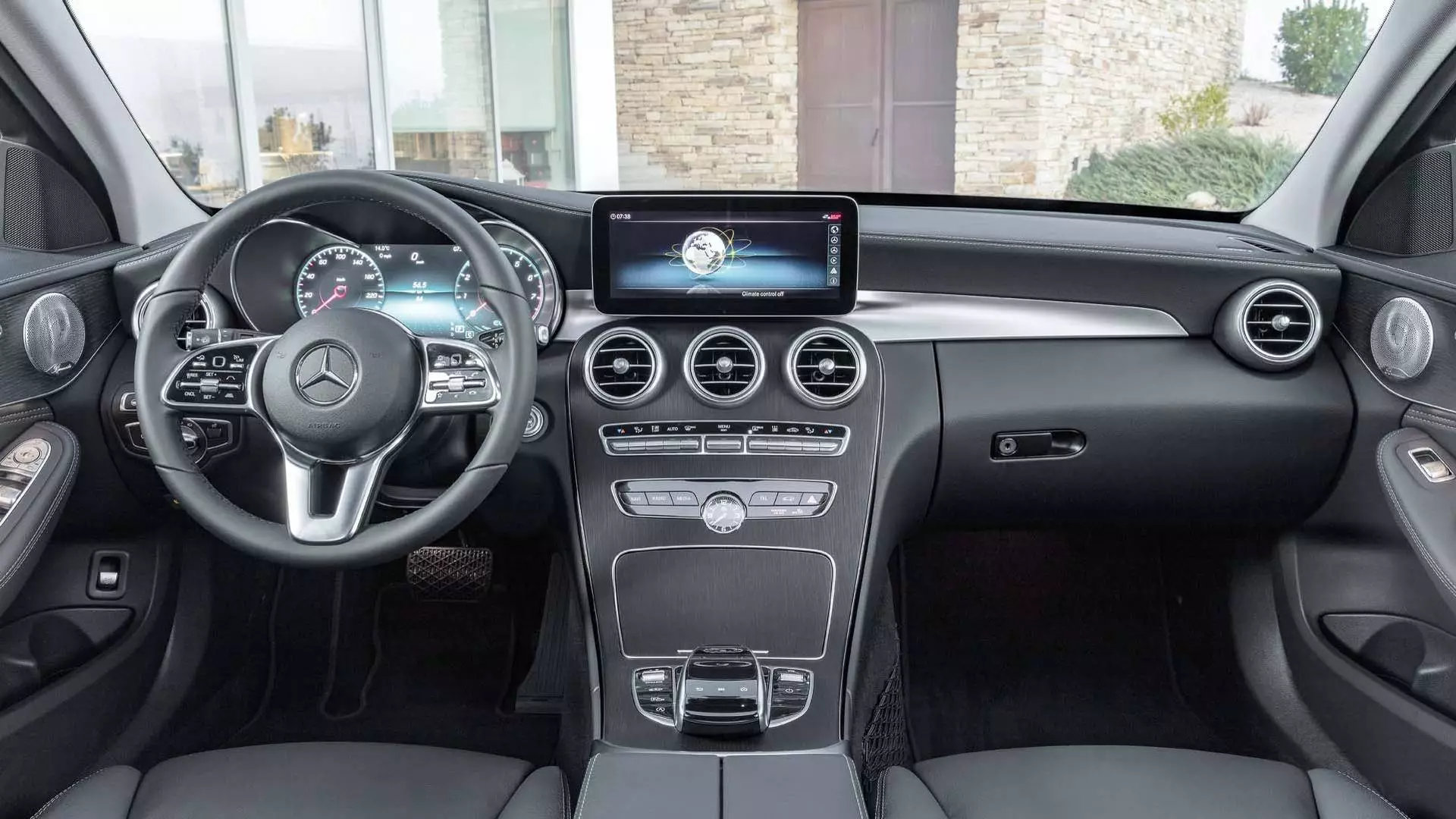 Mercedes-Benz C-Class — bahagian dalam