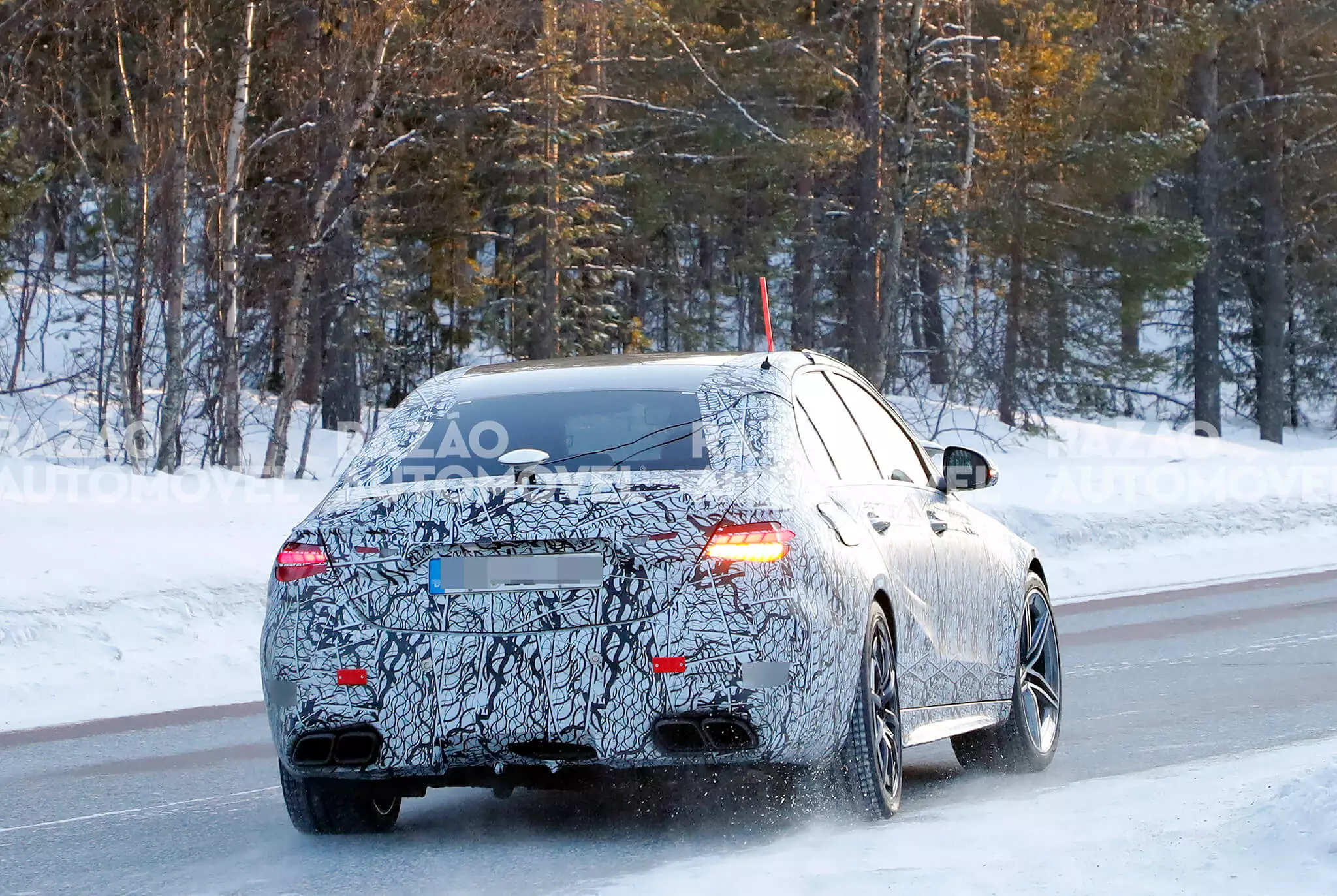 Fotot spiune të Mercedes-AMG C 63