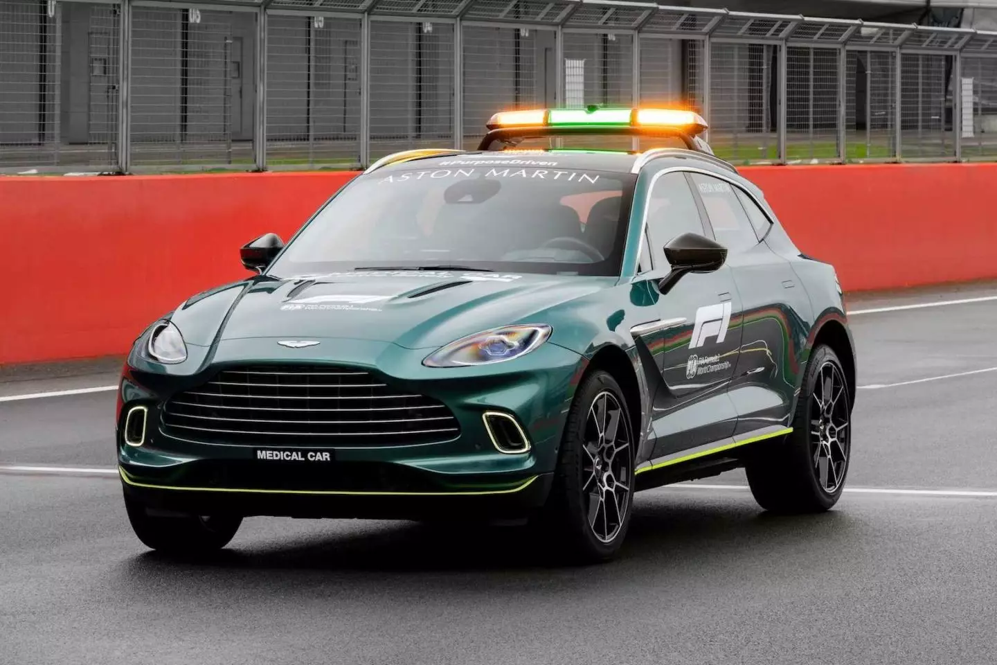 Αυτοκίνητο ασφαλείας F1 Aston Martin DBX